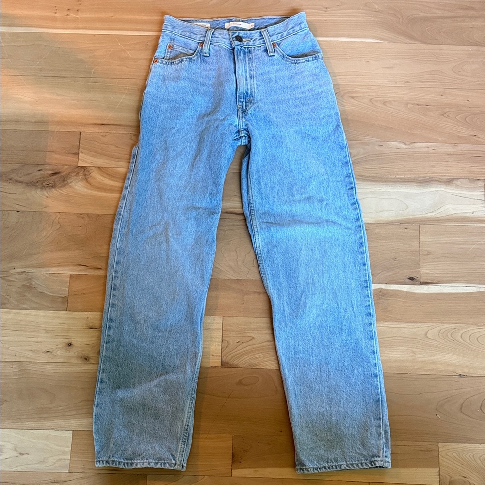 Levi's Premium Dad Fit Women’s Jeans in Light Blue Wash